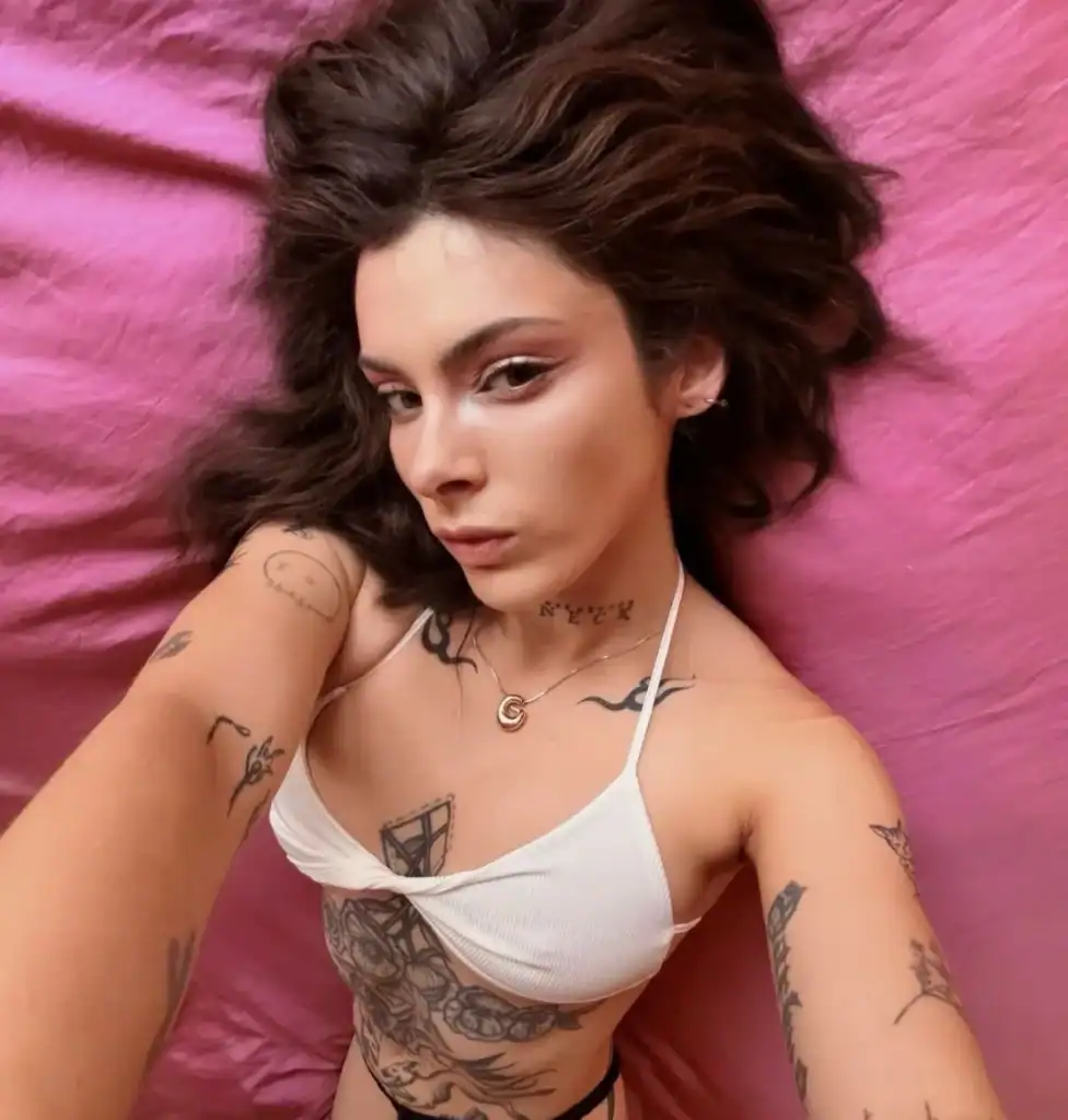 Genna James Moves Content to Fansly - Image 01 (April 1, 2026)