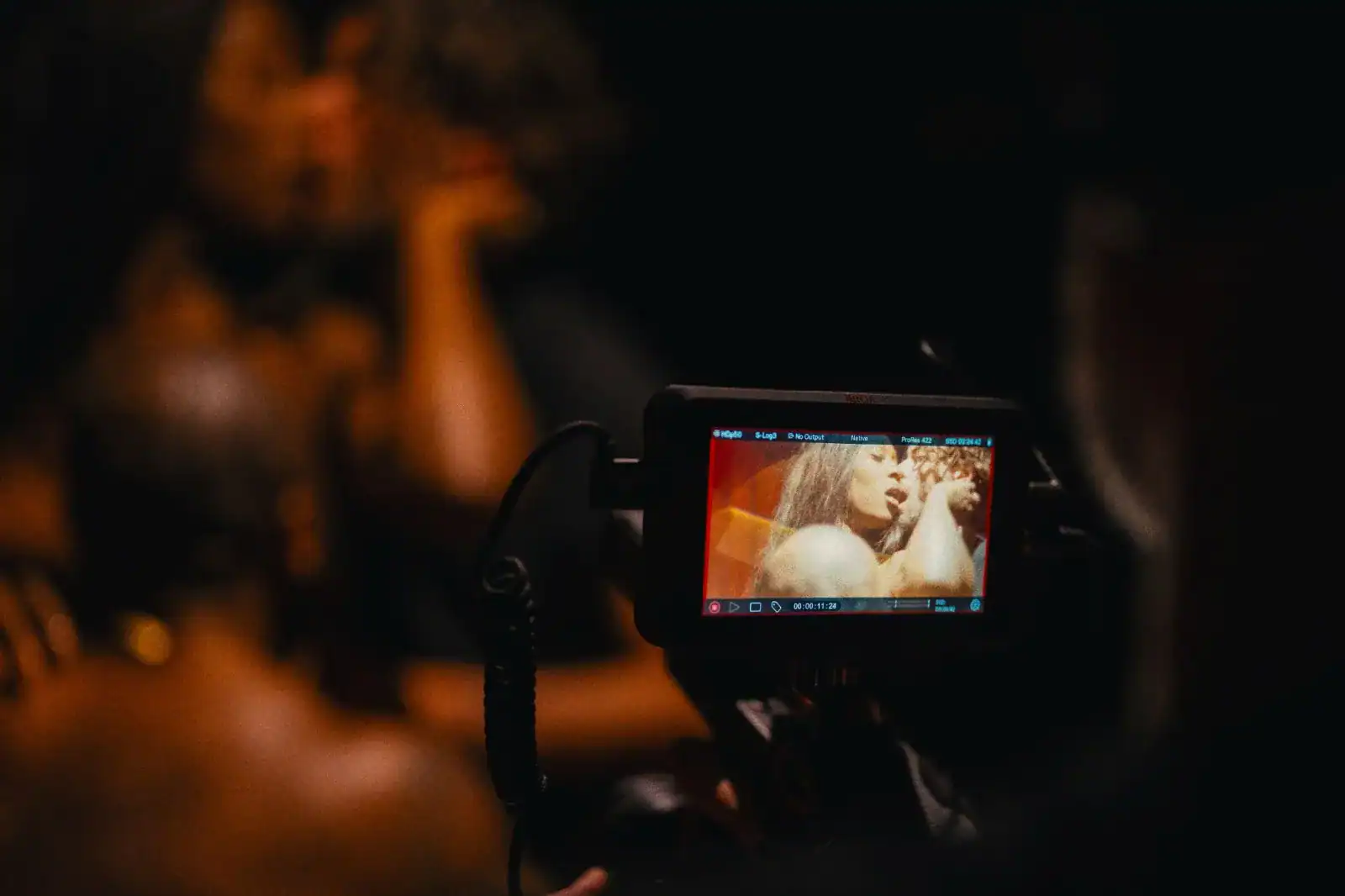 Four Chambers Wraps Salomé in London, Starring Vanniall in her First Threesome Scene - Image 01 (September 8, 2026)